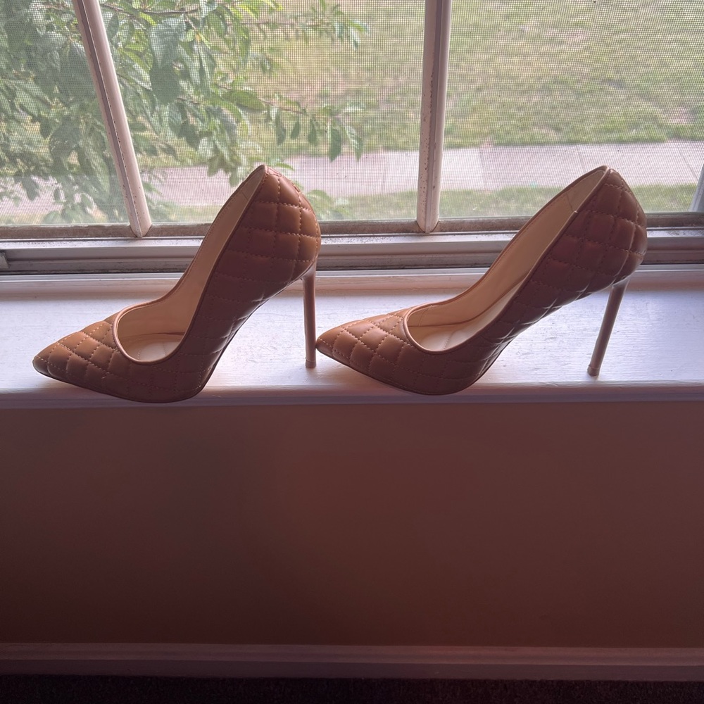 Tan heels size 8. Brand: Rouge
